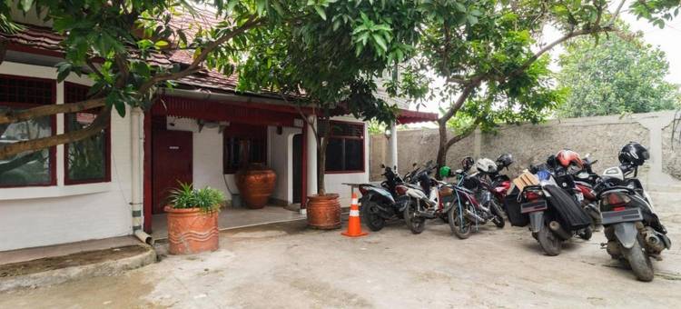 红多兹酒店-帕穆朗大学(RedDoorz Near Universitas Pamulang)图片