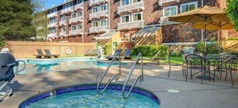 纳托马旅店(Lake Natoma Inn)图片