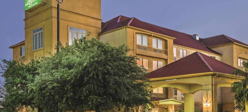圣安东尼奥北石橡树拉昆塔温德姆套房酒店(La Quinta Inn & Suites by Wyndham San Antonio N Stone Oak)图片