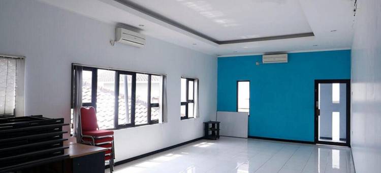 红多兹Plus酒店-近乌蒂普腾巴朗(RedDoorz Plus Near Undip Tembalang)图片