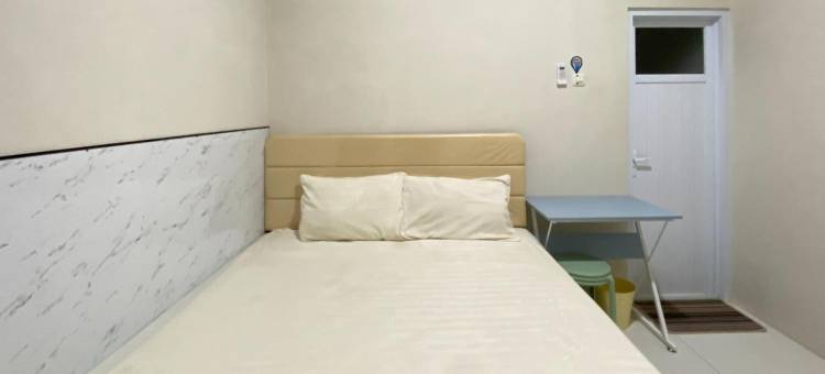 任抹 Modern Stay RedPartner Roxy购物中心酒店(Modern Stay Near Roxy Mall Jember RedPartner)图片