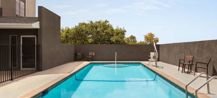 圣安东尼奥北石橡树拉昆塔温德姆套房酒店(La Quinta Inn & Suites by Wyndham San Antonio N Stone Oak)图片