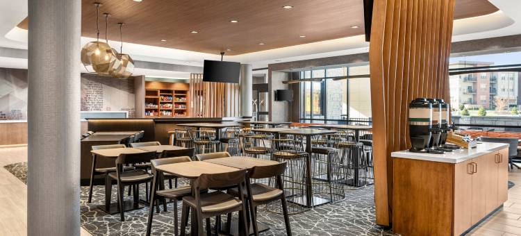 曼诺米尼福尔斯春希尔套房酒店(SpringHill Suites Menomonee Falls)图片