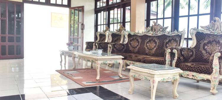 红多兹Plus酒店@蒂尔塔肯卡那酒店(RedDoorz Plus @ Tirta Kencana Hotel)图片
