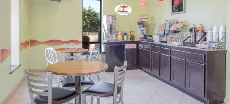 克拉克斯维尔温德姆速8酒店(Super 8 by Wyndham Clarksville AR)图片