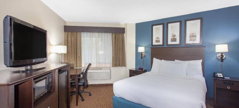 美吟温德姆酒店及会议中心(AmericInn by Wyndham Mankato Event Center)图片