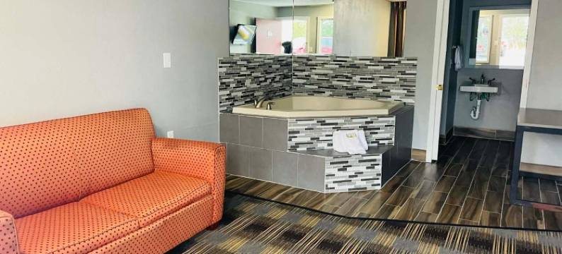 塞勒斯堡/路易斯维尔北Travelodge by Wyndham酒店(Travelodge by Wyndham Sellersburg / Louisville North)图片