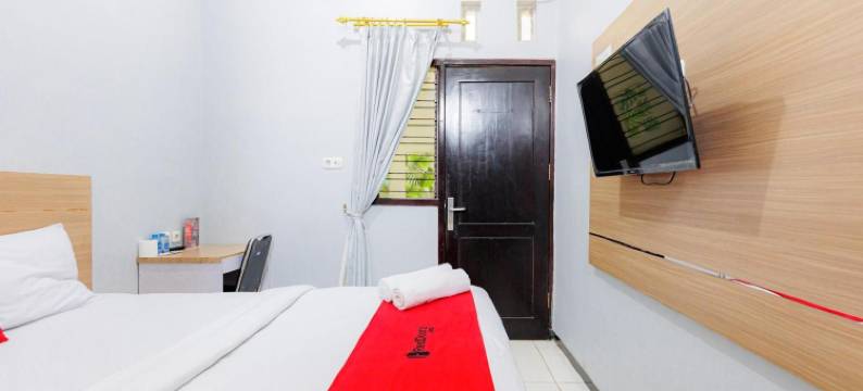 红多兹Plus酒店-近玛琅镇广场(RedDoorz Plus Near Malang Town Square)图片