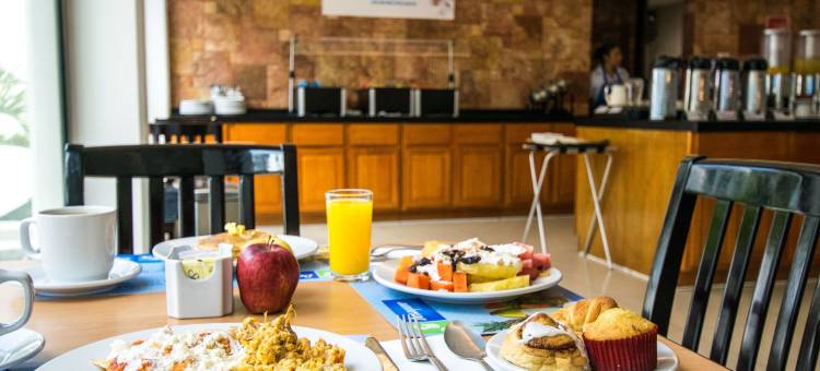 Holiday Inn Express 帕拉伊索DOS的博卡斯 by IHG(Holiday Inn Express Paraiso Dos Bocas by IHG)图片