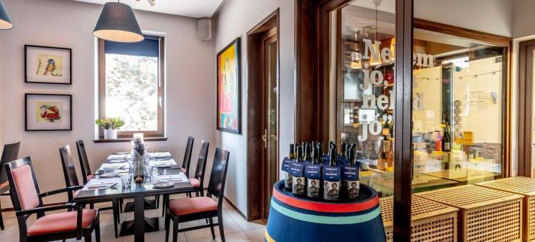 伊莫拉乌德法尔哈兹酒店(Imola Udvarház Dessert Hotel)图片