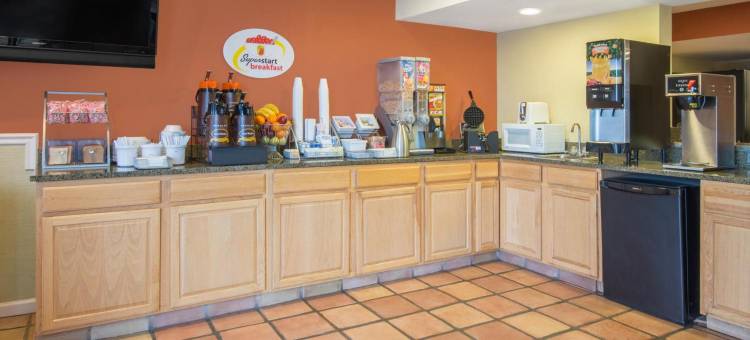 波塔利斯速8酒店(Super 8 by Wyndham Portales)图片