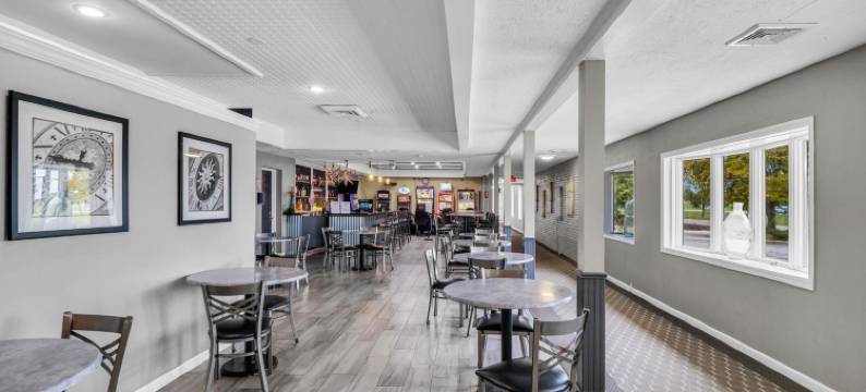 东湖套房(Eastlake Suites Hotel & Conference Center by OYO Urbana)图片