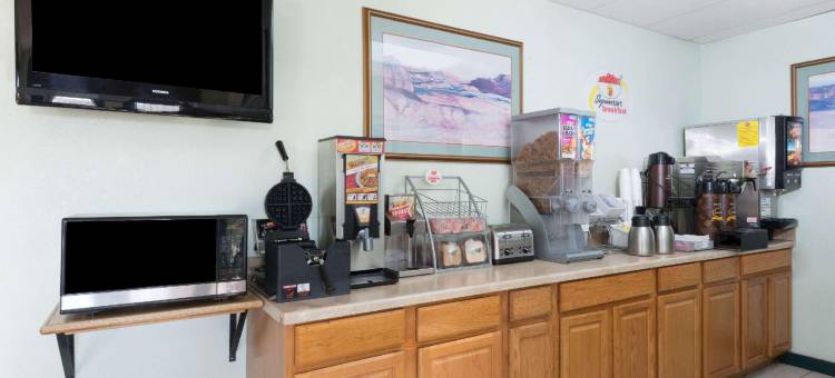 拉顿速8酒店(Super 8 by Wyndham Raton)图片