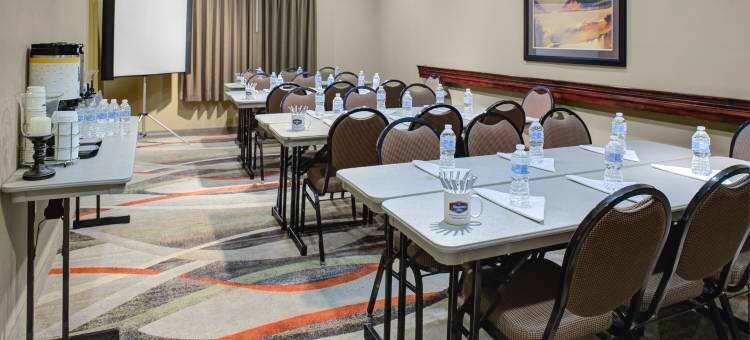 希尔顿欢朋酒店-埃尔克霍恩(Hampton Inn Elkhorn Lake Geneva Area)图片