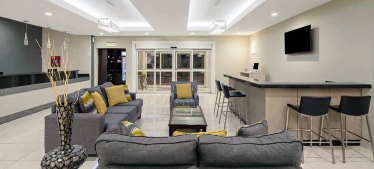 温德姆梅赛德斯奥特莱斯购物中心拉昆塔温德姆酒店套房(La Quinta Inn & Suites by Wyndham Mercedes Outlet Mall)图片