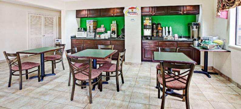 贝敦/I-10 温德姆速 8 酒店(Super 8 by Wyndham Baytown / I-10)图片