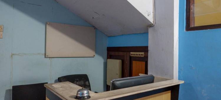 Pineapple Mansion Solo Mitra RedDoorz Near RS Jih Solo图片