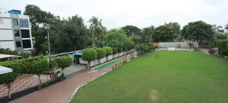 许利凯达帕提国际酒店(Hotel Shri Khedapati International,Dewas)图片