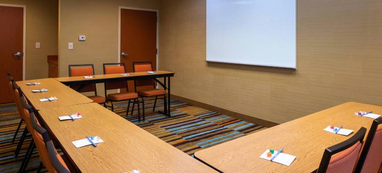 格林斯伯勒温多弗万枫套房酒店(Fairfield Inn & Suites Greensboro Wendover)图片
