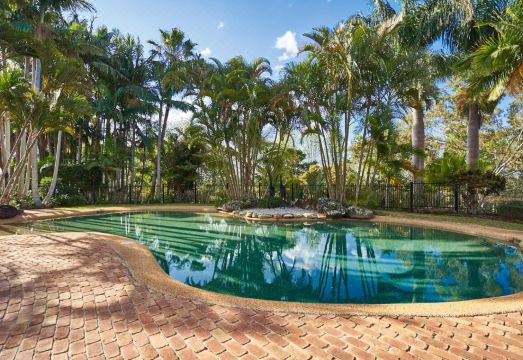 Victoria's at Ewingsdale Hotel Overview