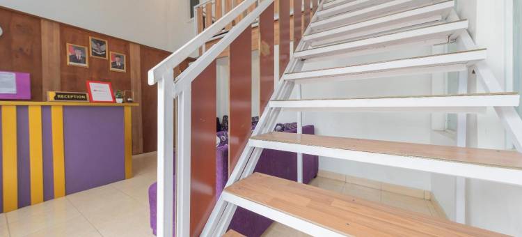 RedDoorz at Jalan Pangkal Perjuangan Karawang图片