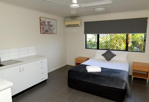 Summit Motel Hotel Overview