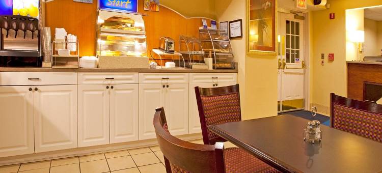 布拉塞尔顿温德姆呗盟酒店(Baymont by Wyndham Braselton / Winder)图片