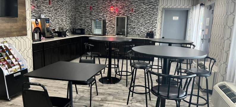 凯隆波因特酒店 - 格林斯伯勒休憩游乐区(Clarion Pointe - Greensboro Coliseum Area)图片