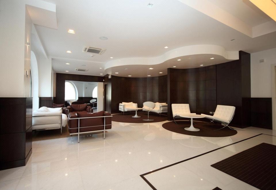 E' Hotel Hotel Overview