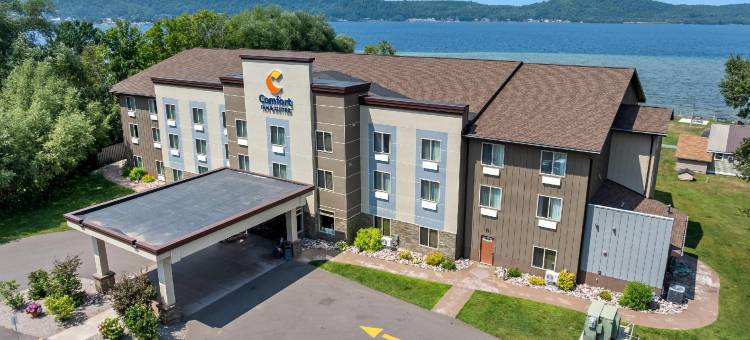 的因特拉克湖前舒适酒店(Comfort Inn & Suites Munising-Lakefront)图片