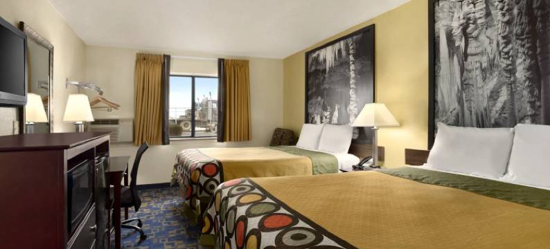 卡尔斯巴速8酒店(Super 8 by Wyndham Carlsbad)图片