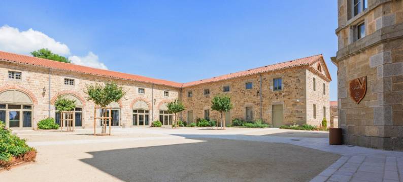 多梅纳和瓦林奇斯城堡酒店(Domaine et Chateau de Valinches - Hotel & Restaurant)图片