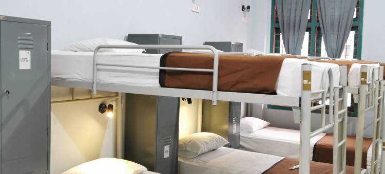 RedDoorz Hostel Near Braga Citywalk图片