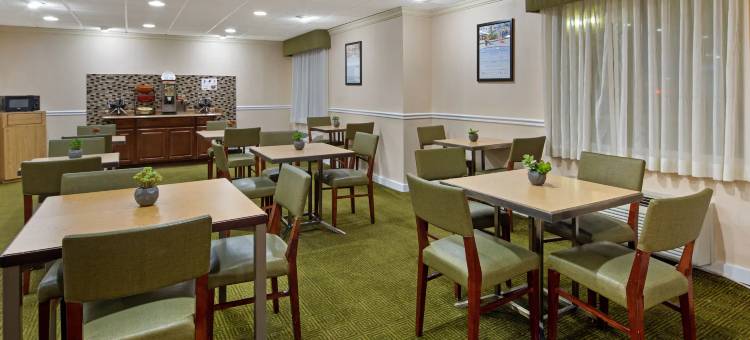 黎明城索格拉斯米尔斯拉昆塔温德姆套房酒店(La Quinta Inn & Suites by Wyndham Sawgrass)图片