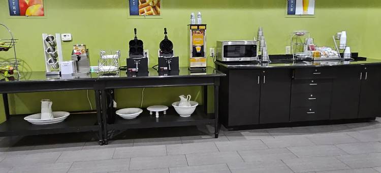 温德姆华美达酒店 伯克伯内特 / 威奇托福尔斯(Ramada by Wyndham Burkburnett / Wichita Falls)图片