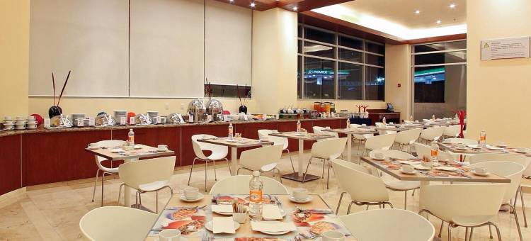 托卢卡机场嘉年华酒店(Fiesta Inn Toluca Aeropuerto)图片