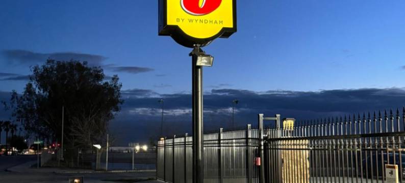 加州贝克斯菲尔德温德姆速8酒店(Super 8 by Wyndham Bakersfield CA)图片