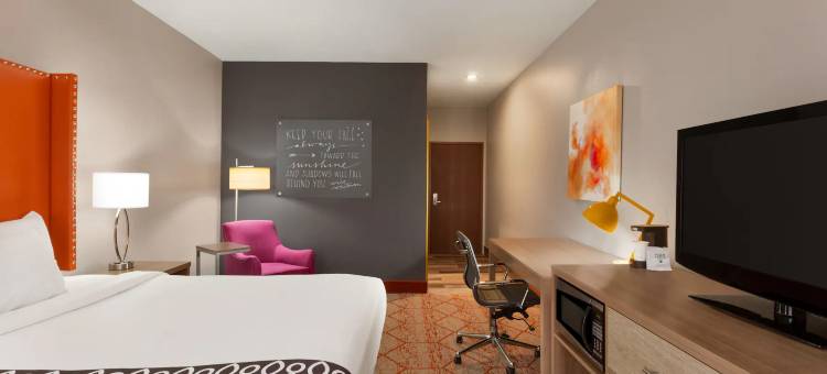 拉克万纳拉昆塔温德姆套房酒店(La Quinta Inn & Suites by Wyndham Lackawanna)图片