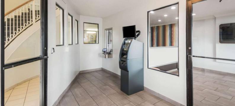 Studio 6 拉雷多，德克萨斯州 - 北部 I-35(Studio 6 Laredo, TX - North I 35)图片