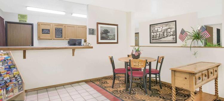 布鲁姆菲尔德温德姆速8酒店(Super 8 by Wyndham Bloomfield)图片