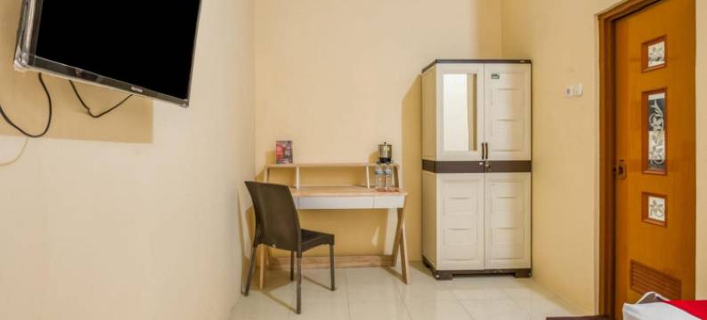 红多兹伊斯兰酒店-近布里达凯邦玫瑰公园(RedDoorz Syariah Near Kebon Rojo Park Blitar)图片