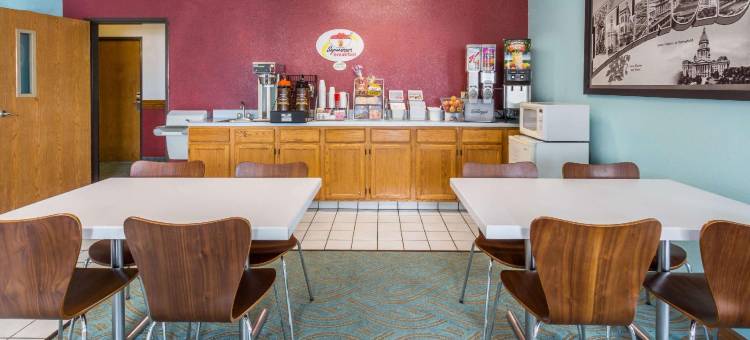 伯旁奈斯-坎卡基地区速8酒店(Super 8 by Wyndham Bourbonnais/Kankakee Area)图片