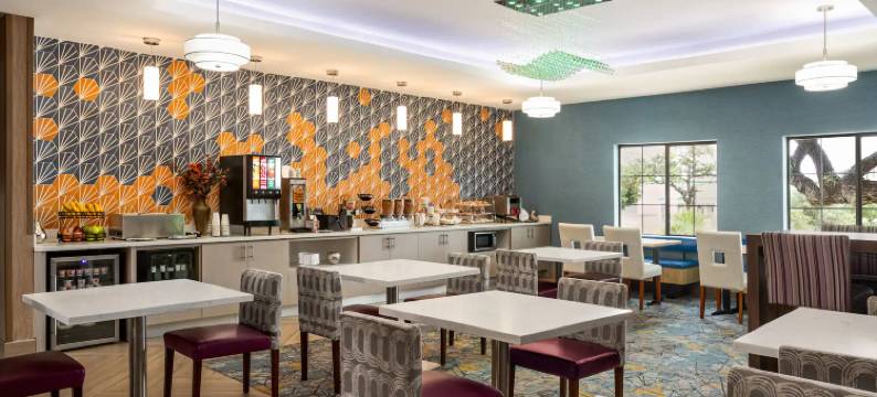 圣安东尼奥北石橡树拉昆塔温德姆套房酒店(La Quinta Inn & Suites by Wyndham San Antonio N Stone Oak)图片