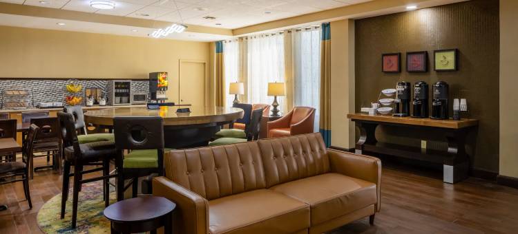 哥伦布呗盟套房酒店(Baymont by Wyndham Columbus GA)图片