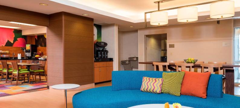 布卢明顿万枫酒店及套房(Fairfield Inn & Suites Bloomington)图片