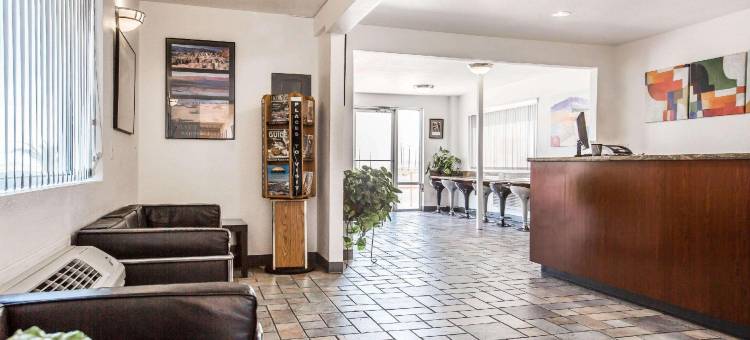 温德姆戴斯酒店-里奇克雷斯特靠近中国湖海军基地(Days Inn by Wyndham Ridgecrest Near China Lake Naval Station)图片