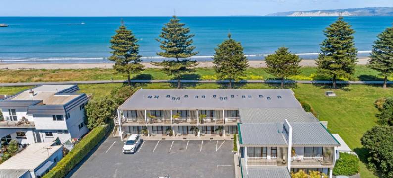 花落金沙海滨汽车旅馆(Whispering Sands Beachfront Motel)图片