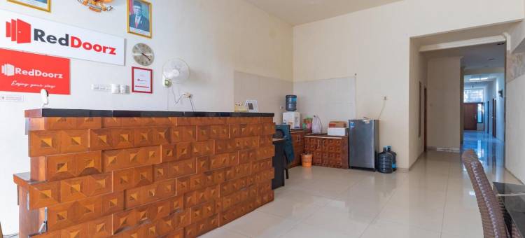 瑞德多兹酒店 - 近帕萨帕吉井里汶 2 号(RedDoorz Near Pasar Pagi 2 by Cassana)图片