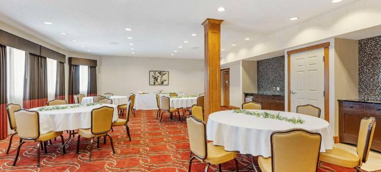 荷兰屋贝斯特韦斯特优质套房酒店(Best Western Plus Dutch Haus Inn and Suites)图片