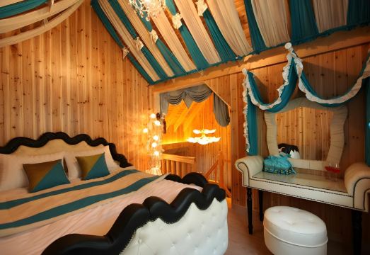 White Village Pension Hotel Overview